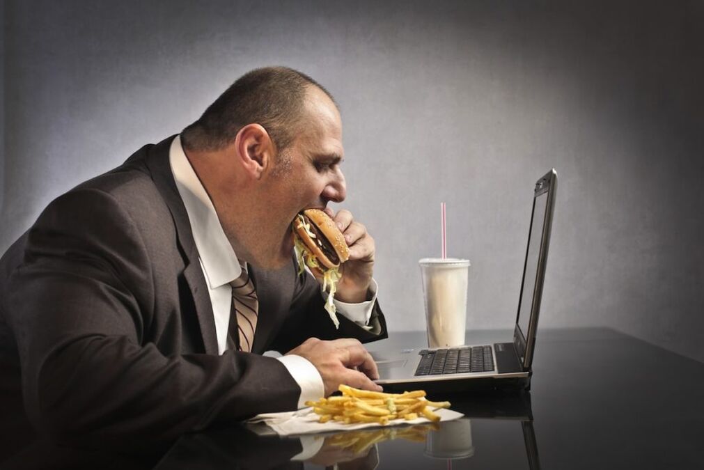 nezdravé jídlo a sedavá práce jako příčiny prostatitidy a hemoroidů